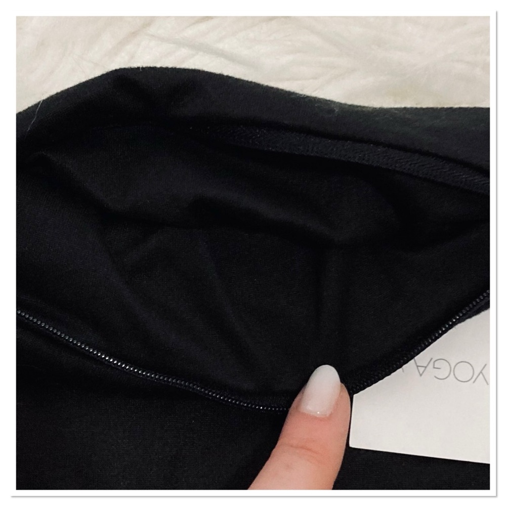 NWT Beyond Yoga Infinity Scarf Black One Size - Picture 4 of 9
